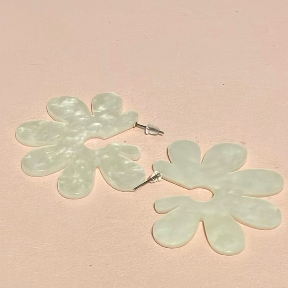 Flower cut earrings - Picture 1 of 1